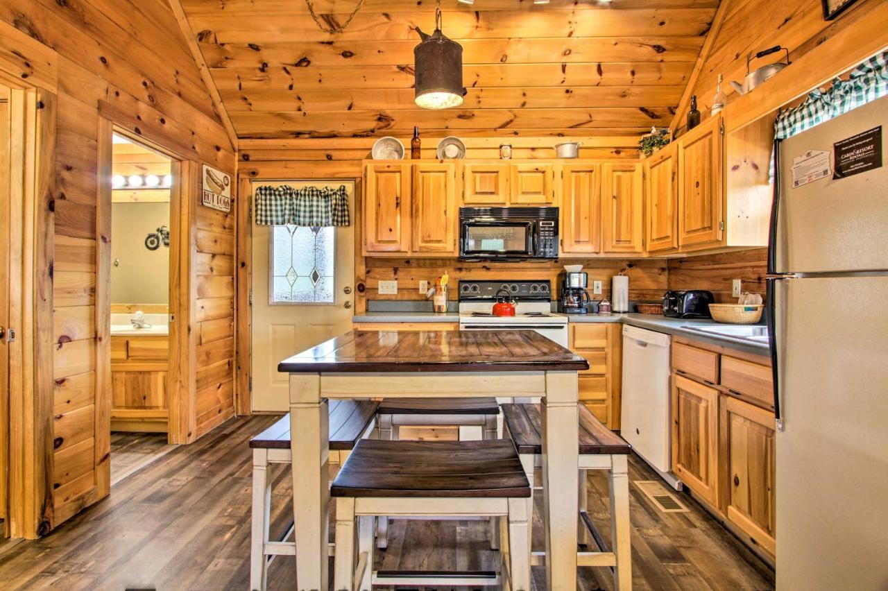 Pigeon Forge Cabin With Hot Tub And Mountain Views! Exteriör bild