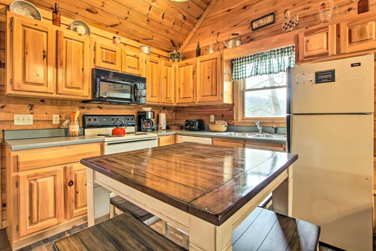 Pigeon Forge Cabin With Hot Tub And Mountain Views! Exteriör bild