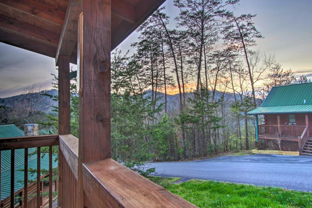 Pigeon Forge Cabin With Hot Tub And Mountain Views! Exteriör bild