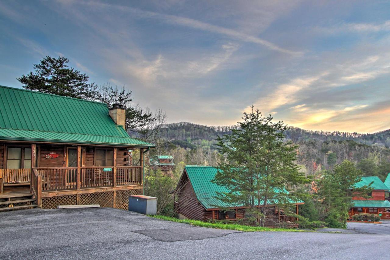 Pigeon Forge Cabin With Hot Tub And Mountain Views! Exteriör bild